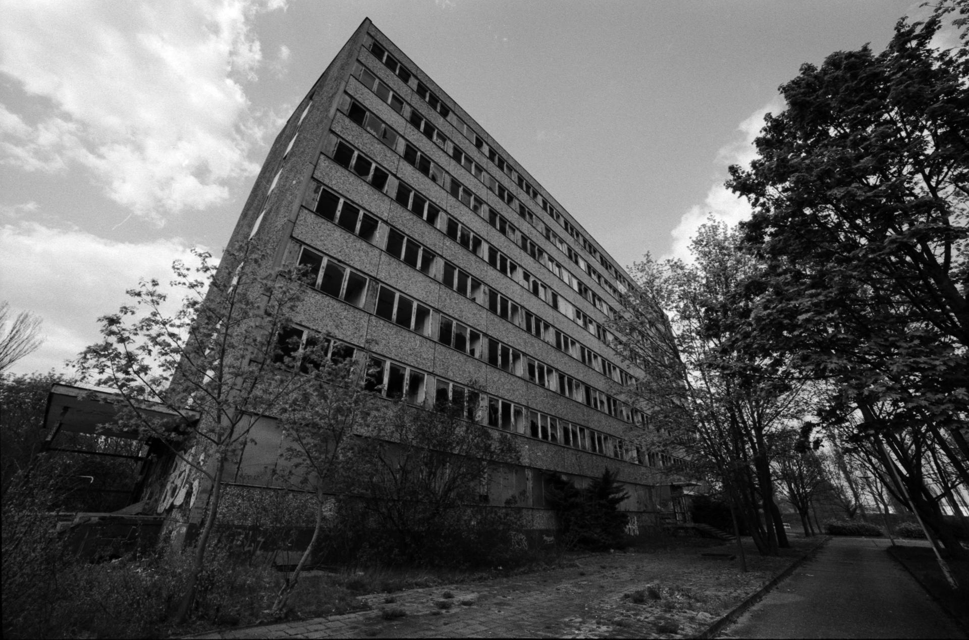 Thumbnail /2022 Brandenburg/Eisenhüttenstadt/Wohnblock außen.jpg
